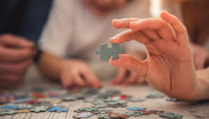 people-building-jigsaw-puzzle